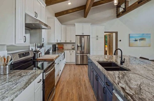 Sandpoint House | Mountain Modern Retreat | Sleeps 6 | Pet Friendly