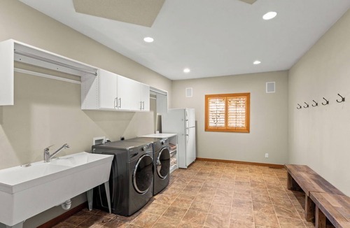 Hailey House | Mountain Sanctuary: Hot Tub, Sauna & 2.5 Acres,