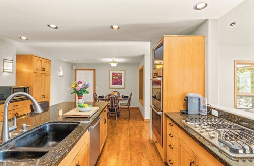 Hailey House | Mountain Sanctuary: Hot Tub, Sauna & 2.5 Acres,