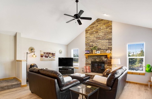 Ronald Condo | Mountain-view home with foosball table, deck, paid-access pool &hot tub