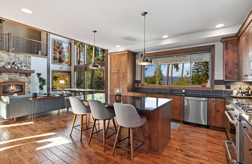 Cle Elum House | Mountain-view house with hot tub, chef's kitchen, fireplace, and home office