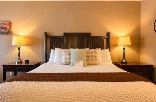 Wapato Point Hotel | Mountain View Lodge
