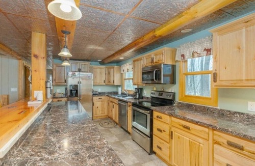 Stambaugh House | Mountain View Lodge - 3 story house in Ski Brule Village with 2 hot tubs & sauna