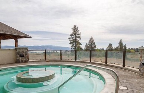Tamarack Apartment | Mountain View Mountain Studio | Large Steam Rooms | Saltwater Hot Tub
