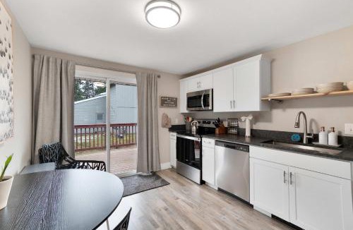 Coeur d'Alene House | Mountain View Pet Retreat Near Downtown Fenced