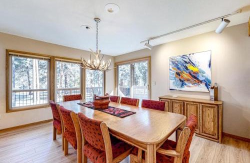 Black Butte Ranch House | Mountain-view ranch house with fireplace W&D central AC & bikes - dog-friendly
