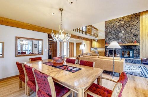 Black Butte Ranch House | Mountain-view ranch house with fireplace W&D central AC & bikes - dog-friendly
