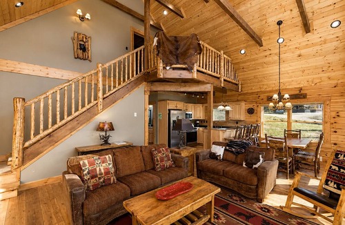 West Yellowstone Cabin | Mountain View Lodge+WiFi+AC+7MilestoYNP
