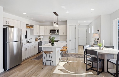 Port Townsend Apartment | Mountain views on the 3rd floor