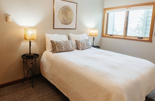Moose Wilson Road Condo | Mountain Views Retreat: Luxurious 3-Bed/Bath Jackson Hole Haven with Fireplace