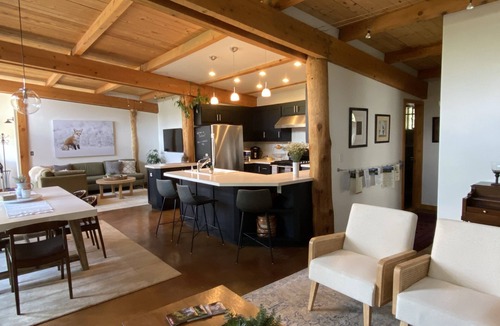 Jackson House | Mountain Villa close to Town Square