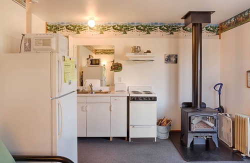Oroville Cabin | Mountaineer Cabin at Eden Valley Ranch