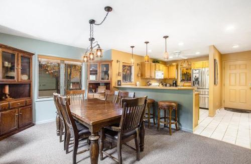 Thompsonville House | Mountainside 612