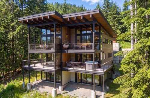 Hyak House | Mountainside House w/Hot Tub, Views & Trails!