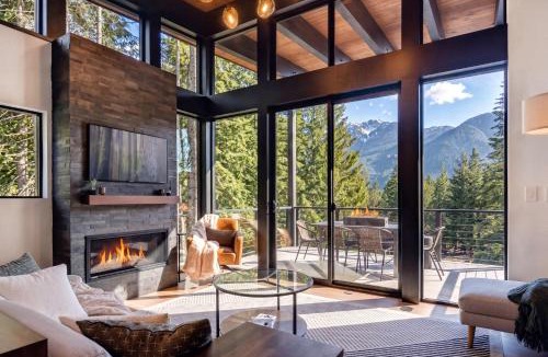 Hyak House | Mountainside House w/Hot Tub, Views & Trails!