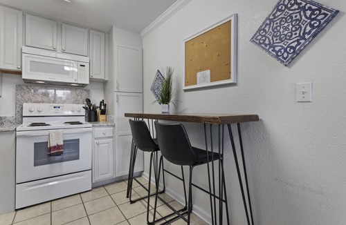 Biloxi Cottage | Mr. John’s Corner Cottage on Government St. in downtown Ocean Springs!