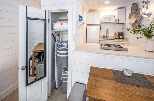 Mount Adams Apartment | Mt Adams Studio+Steps to Art Museum+Fully Equipped+Stellar City Views+Fast Wifi