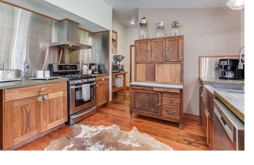 Trout Lake House | Mt Adams Trout Lake 3B2Ba Fenced and Gated 2+ acres quiet scenic. Dog friendly.