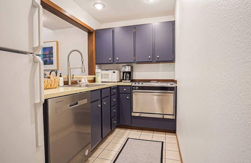 Glacier Condo | Mt. Baker + condo + pool + hot tub + sauna