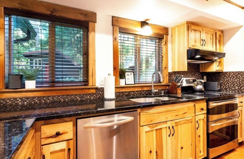 Glacier House | Mt Baker Family Cabin-Hot Tub-Bunk Room & More