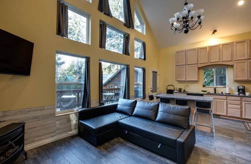 Deming House | Mt. Baker Lodging Cabin 2- Sleeps 8!