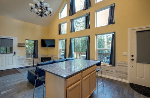 Deming House | Mt. Baker Lodging Cabin 2- Sleeps 8!