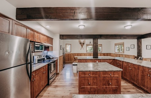Warnick Cabin | Mt Baker Lodging Cabin 3 is a Very large cabin on acreage