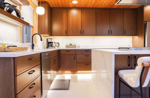 Glacier Ski Chalet | Mt Baker Luxe Chalet | Hot Tub, BBQ& Mtn Views