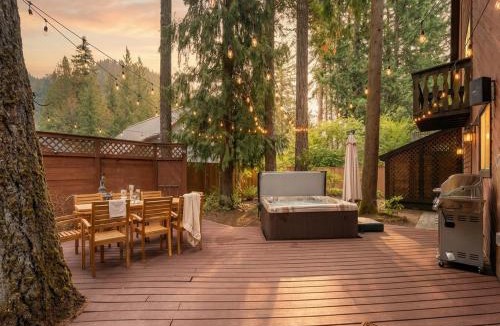 Mount Hood Village Ski Chalet | Mt Hood ChaletHot TubFirepitGame RoomDogs OK