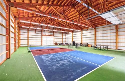 Marmot House | Mt Hood Home Indoor Pickleball Court Sleeps 12