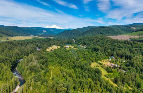 Marmot House | Mt Hood Home Indoor Pickleball Court Sleeps 12