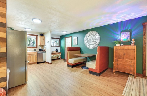 Government Camp Cottage | Mt Hood Launchpad! Cozy Retro Rhododendron Cabin