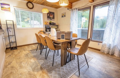 Ashford House | Mt Rainier,BestHome to stay!4Bedroom 2Bath Sleeps10,AC,Hot tub,Car,RV parking,