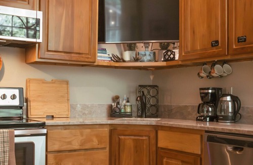 North Bend Cabin | Mt Si Bungalow~ Minutes from downtown!