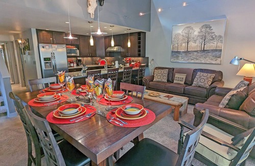 Overlook Park Condo | Mt View Lodge 36 - SHARC, Pet Friendly, Fireplace, Views!