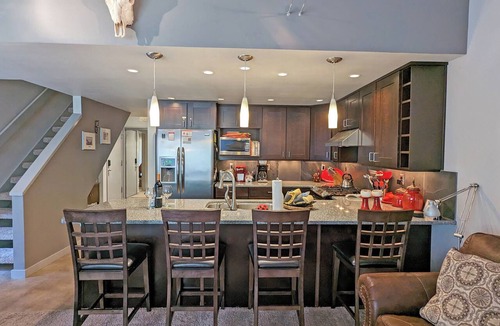 Overlook Park Condo | Mt View Lodge 36 - SHARC, Pet Friendly, Fireplace, Views!