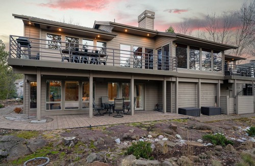 Sunriver House | Mulligan by AvantStay Modern Sunriver Home on Woodlands Golf Course w/ Hot Tub