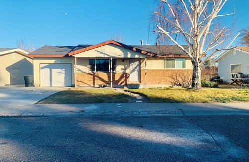 Burley House | Multiple Living Spaces, Mini-Splits, Quiet Neighborhood in SW Burley