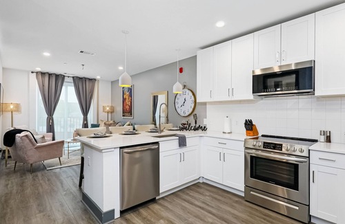 Rolling Mill Hill Condo | Muse | Classy downtown condo with AC, rooftop lounge & fitness room