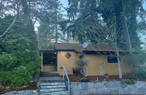 West Salem House | Myrtle Cottage Guesthouse West Salem
