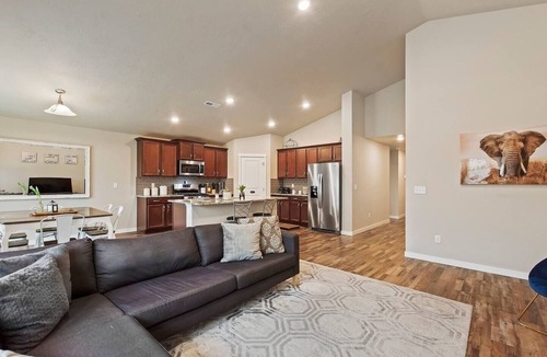 Nampa House | Nampa Family Home | King Bed | 4 Beds | Sleeps 9 | 1-Gig WiFi
