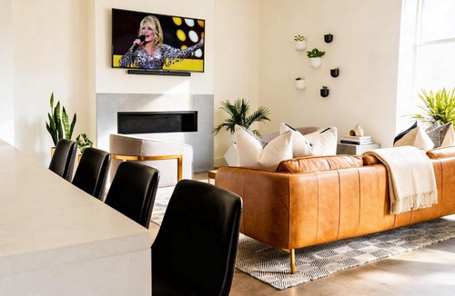Edgehill House | Nash Chic Near DT Rooftop Luxe Comfort