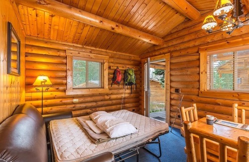 Moran Hotel | Naturalistic Escape! Convenient Wooden Cottage, Free Parking