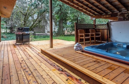 Glacier House | Naturbyn Retreat | Hot Tub & Snowline Pool