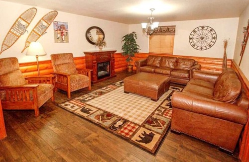 Ponderay House | Nature Escape, 3 Two Queen Bed Units, Lake Recreation, Breakfast, Parking!