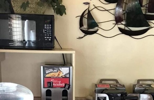 Ponderay House | Nature Escape, 3 Two Queen Bed Units, Lake Recreation, Breakfast, Parking!