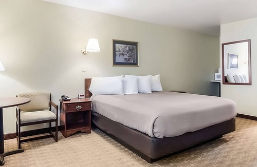 Aberdeen Hotel | Nature Right Outside Your Door at GuestHouse Montesano! Free Onsite Parking