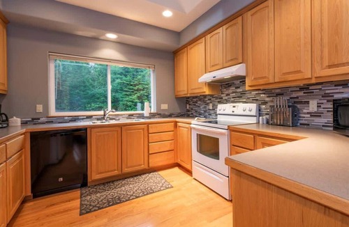 Port Angeles House | Near Discovery Trail, Fire Pit, Deck, King bed, AC