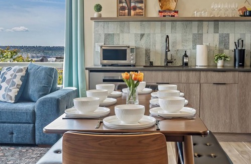 North Beacon Hill House | Near Stadiums~Beacon Hill~Rooftop~Amazing Views