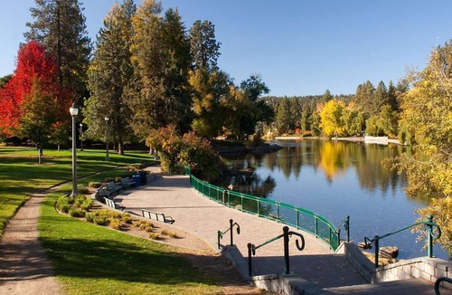 Three Rivers House | Near Sunriver! Discount for Extended Stay, Bikes & Ping Pong, Patio w/ Grill, Close to Golf & Skiing
